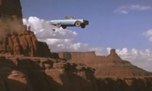 De älskande på flykt kör rakt ut över stupet i Thelma & Louise.
