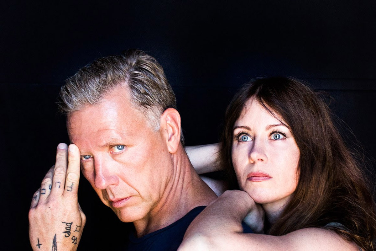 Mikael Persbrandt och Anna Odell.