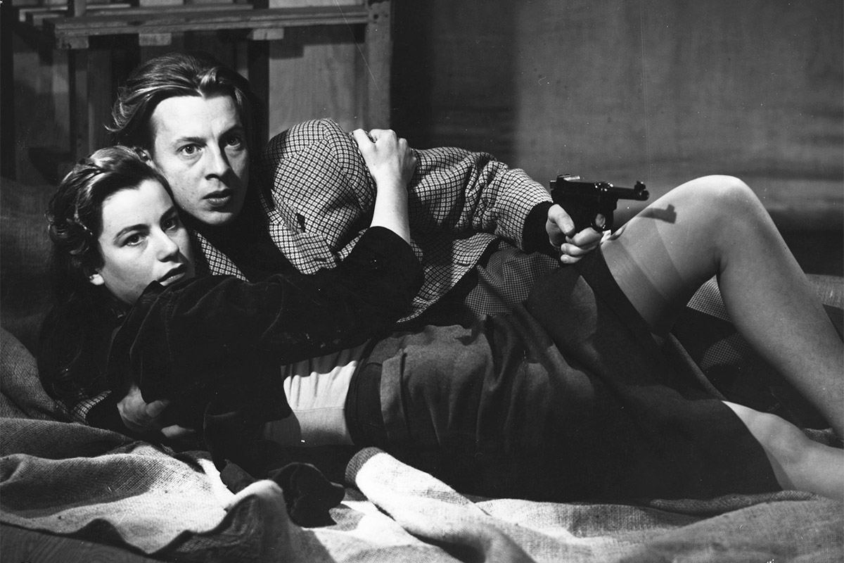 Farlig frihet (1954) av och med Arne Ragneborn, som jagades ut ur filmoffentligheten. Här tillsammans med Maj-Britt Lindholm.